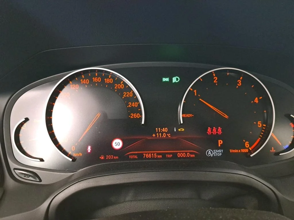 BMW 3 Series 318d Advantage - Дизельное топливо - Автоматическое - 136 hp - 76.615 km