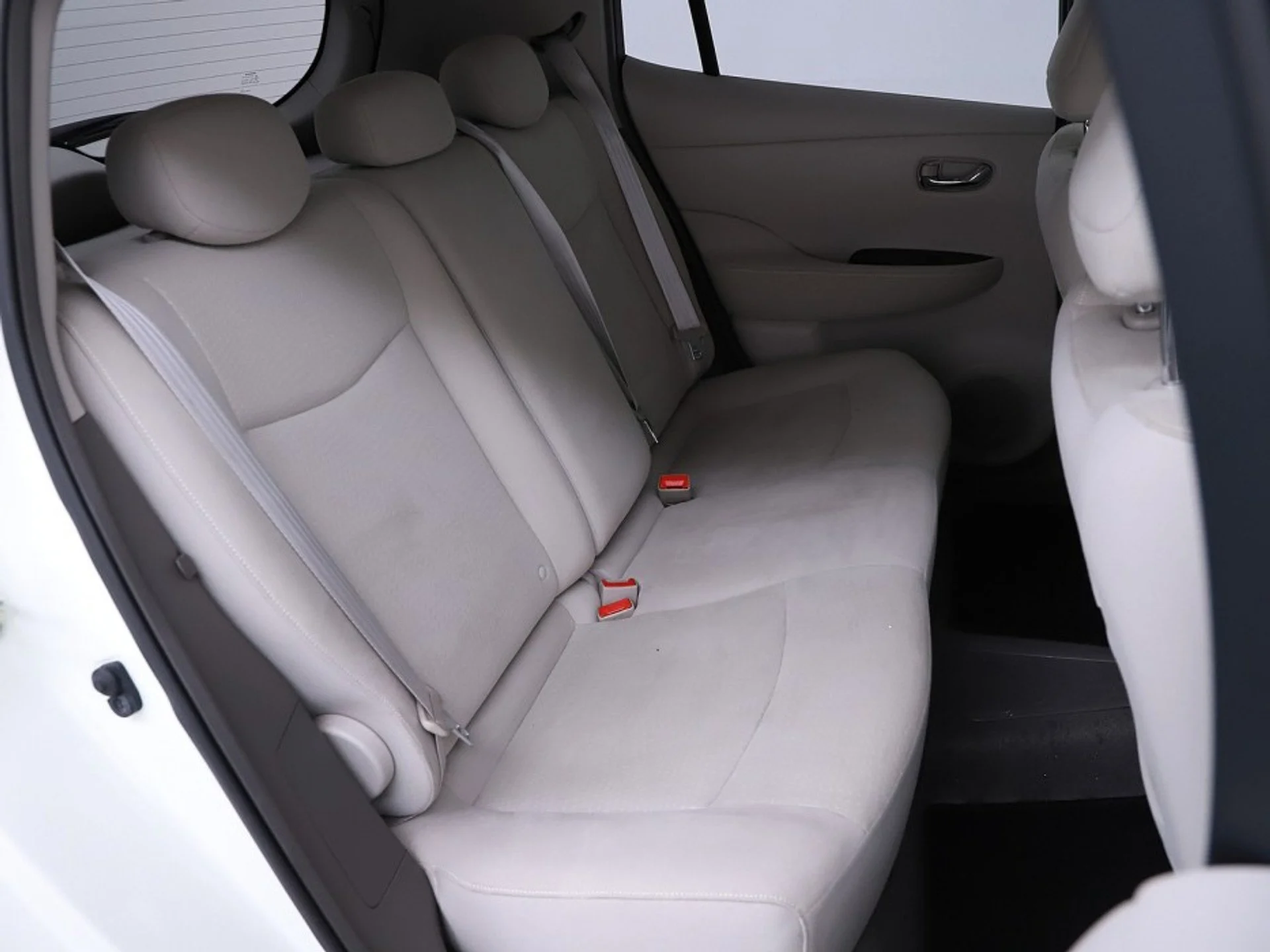 Nissan Leaf 24 kWh - Electric - Automatic - 109 hp - 100.106 km