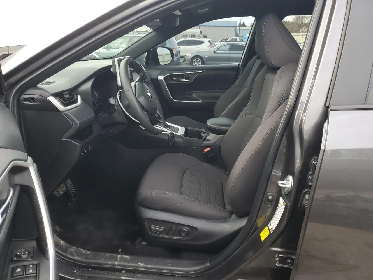 2024 TOYOTA RAV4 SE