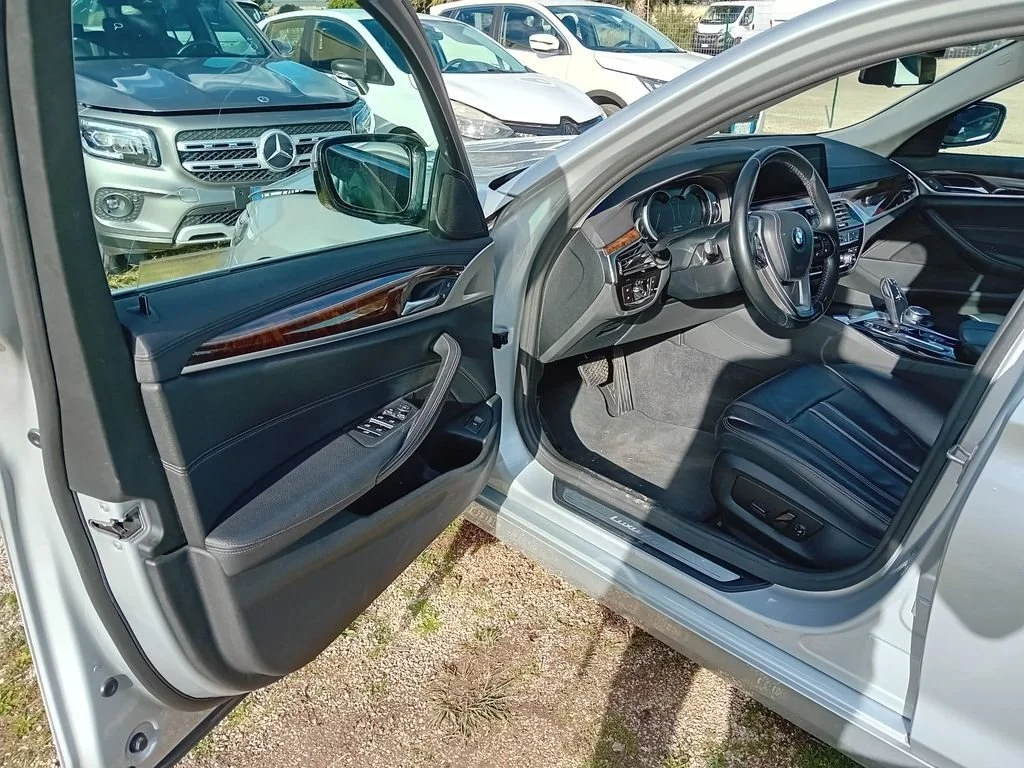 BMW 5 Series Touring 520d Luxury - Diesel - Automatic - 190 hp - 105.211 km