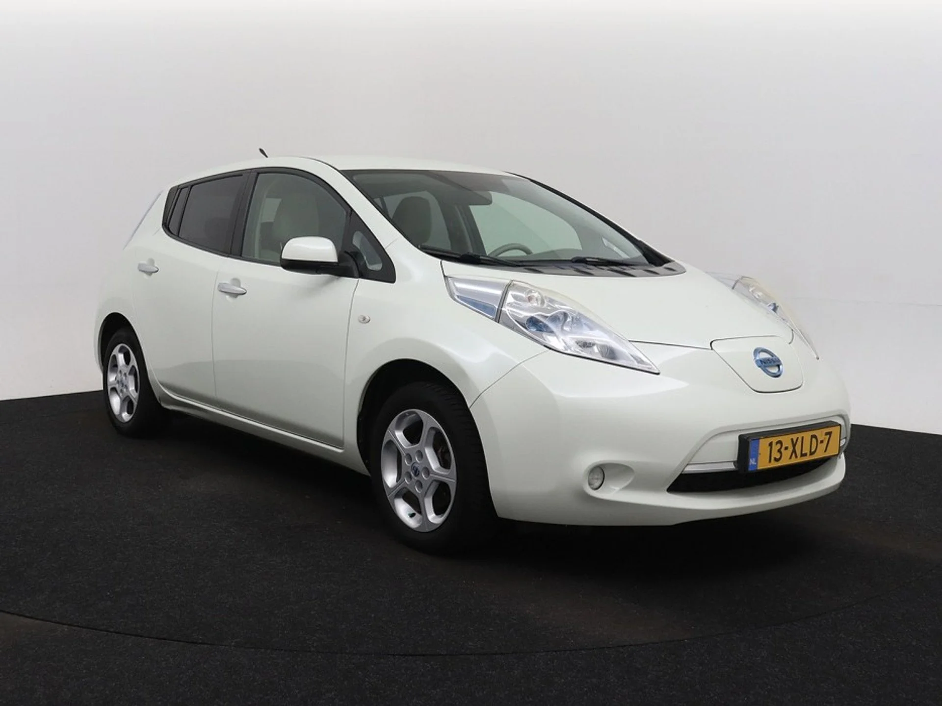 Nissan Leaf 24 kWh - Electric - Automatic - 109 hp - 100.106 km