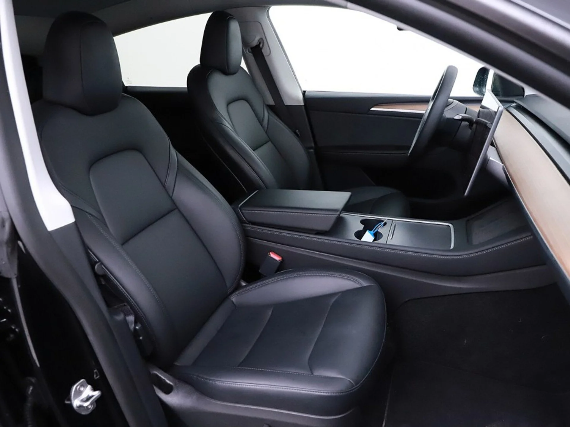 Tesla Model Y 75 kWh Performance - Electric - Automatic - 351 hp - 40.025 km