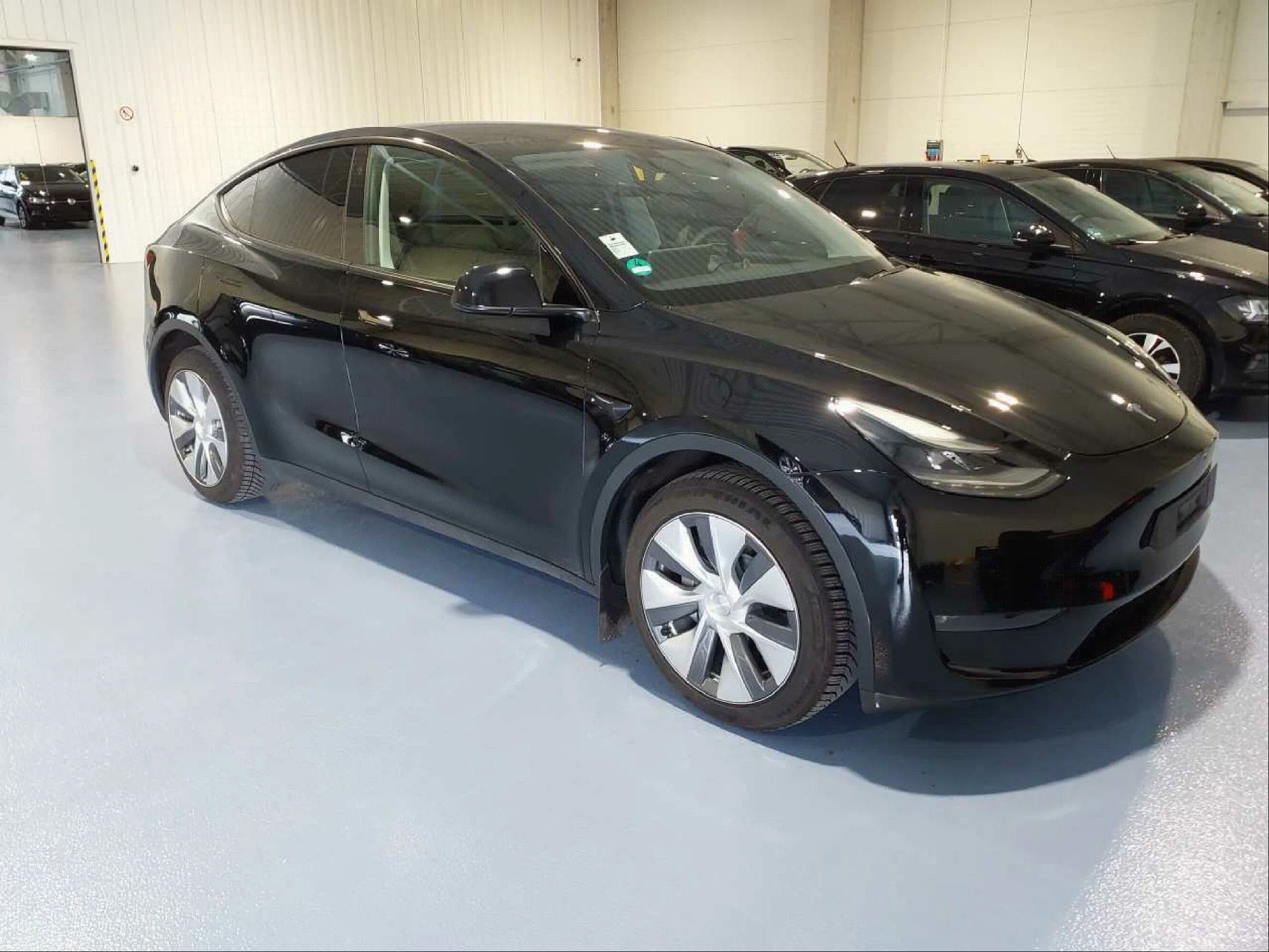 Tesla Model Y - AWD - Electric - Automatic - 514 hp - 5.374 km