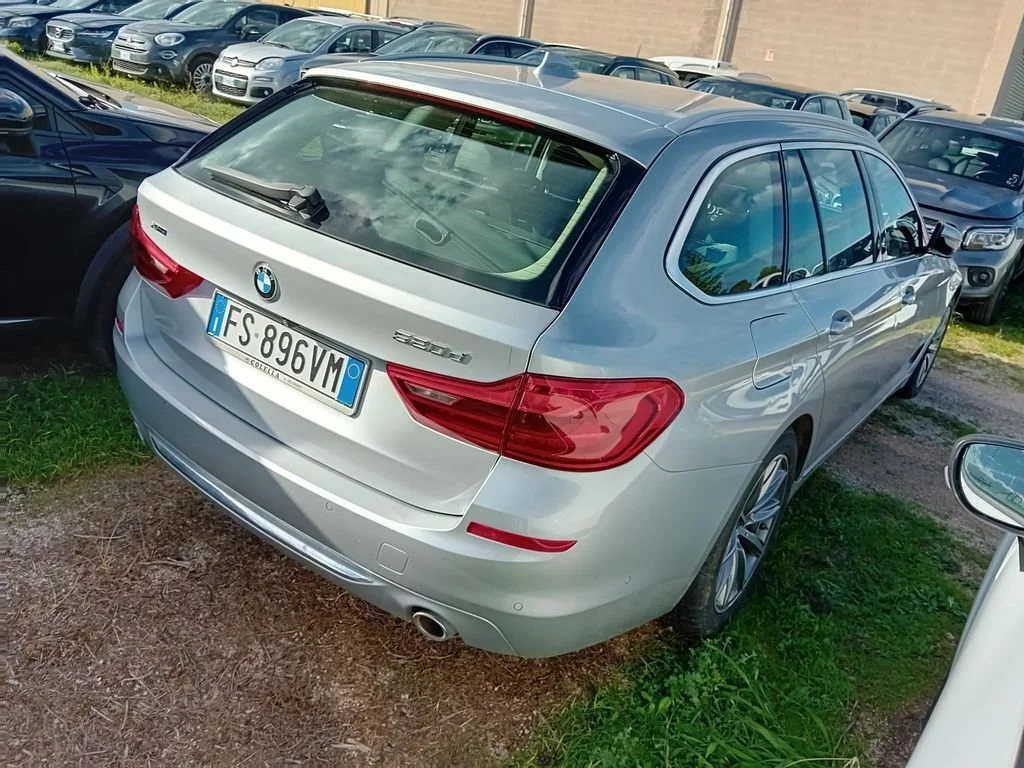BMW 5 Series Touring 520d Luxury - Diesel - Automatic - 190 hp - 105.211 km