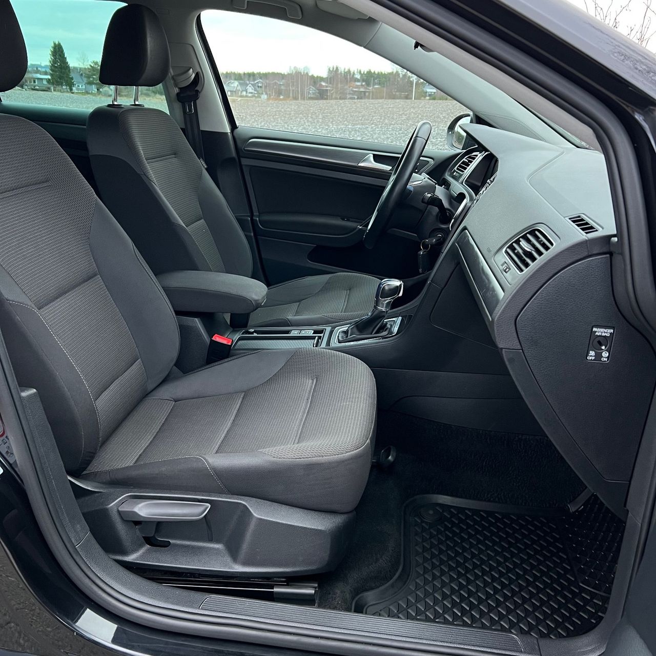 2017 Volkswagen e-Golf 35 kWh