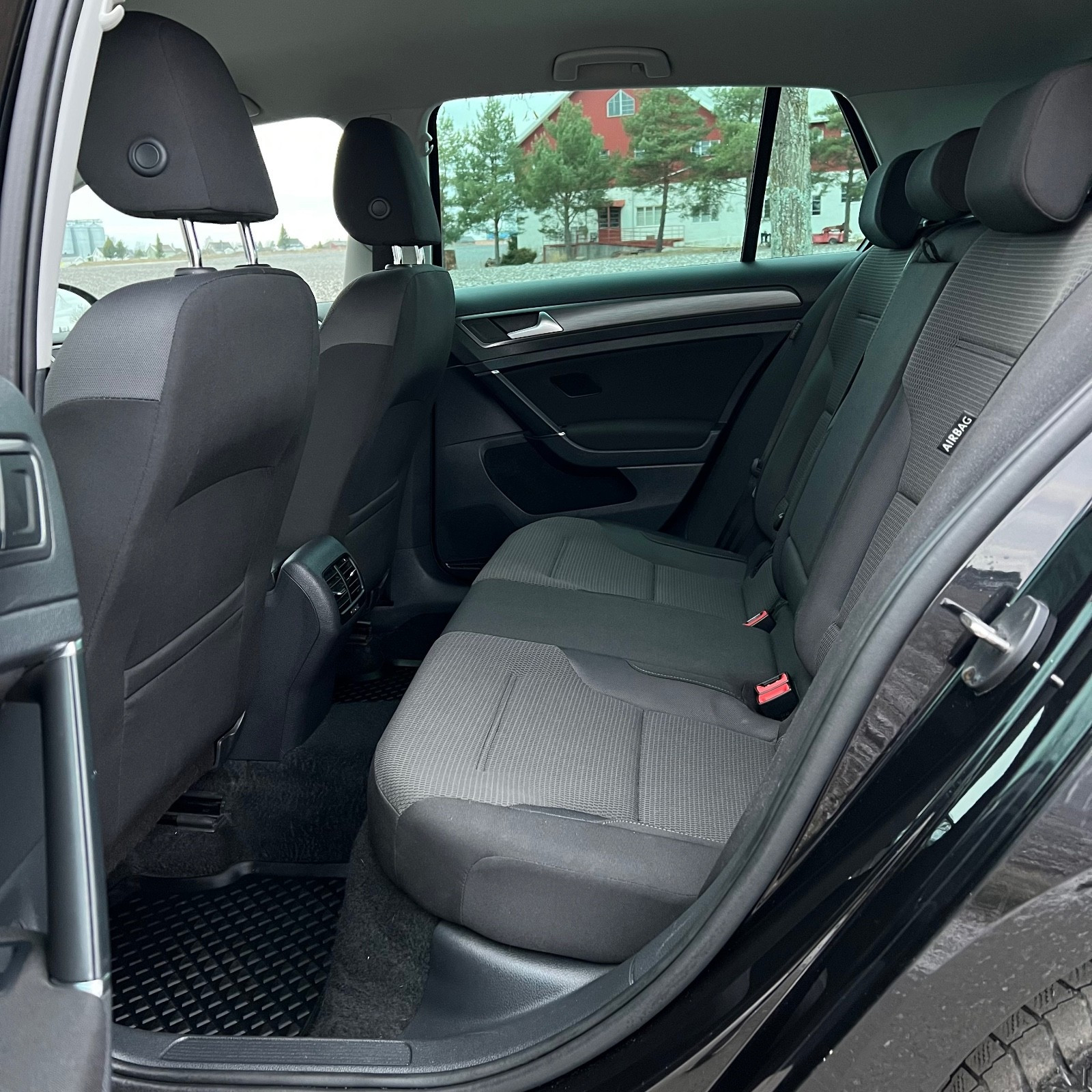2017 Volkswagen e-Golf 35 kWh