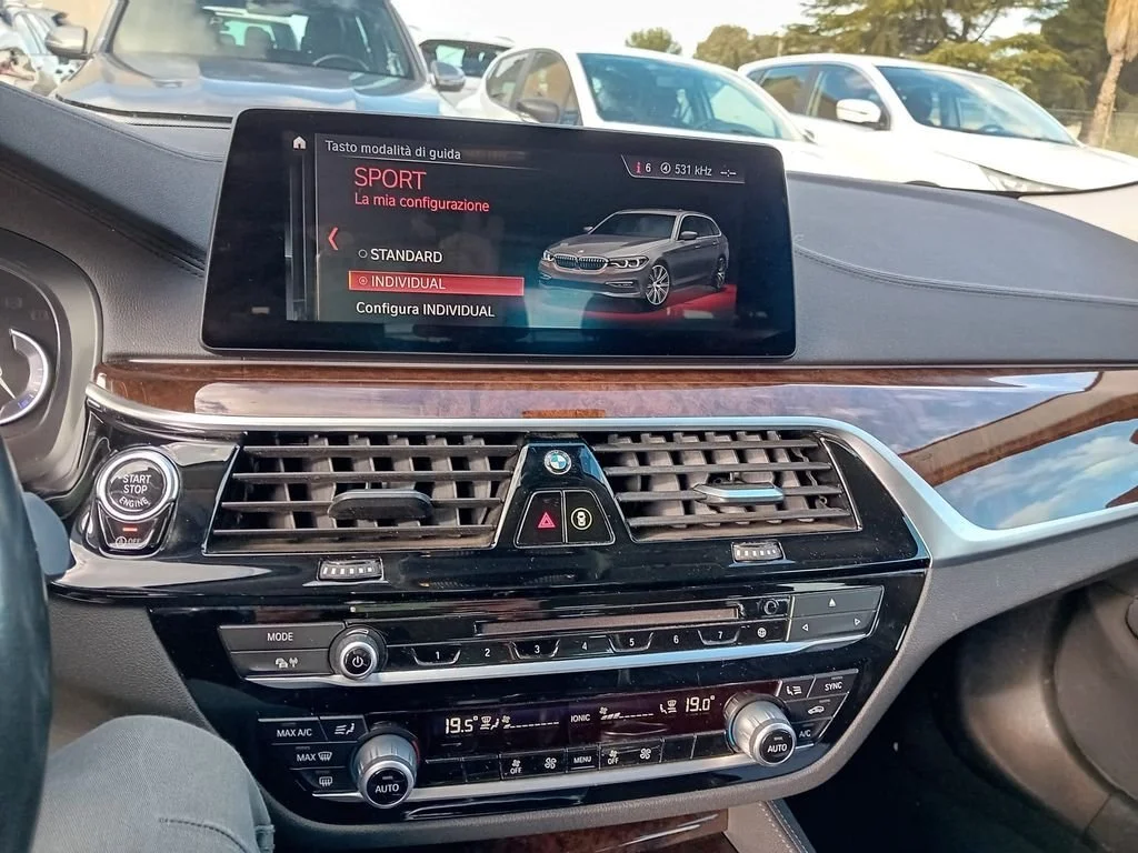 BMW 5 Series Touring 520d Luxury - Diesel - Automatic - 190 hp - 105.211 km