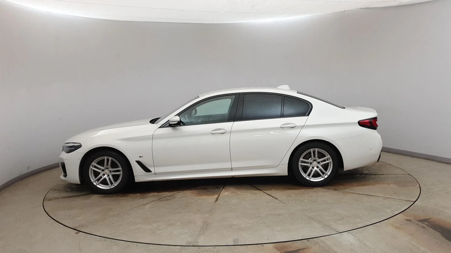 BMW 5 Series 520d - xDrive - Diesel - Automatic - 190 hp - 35.360 km