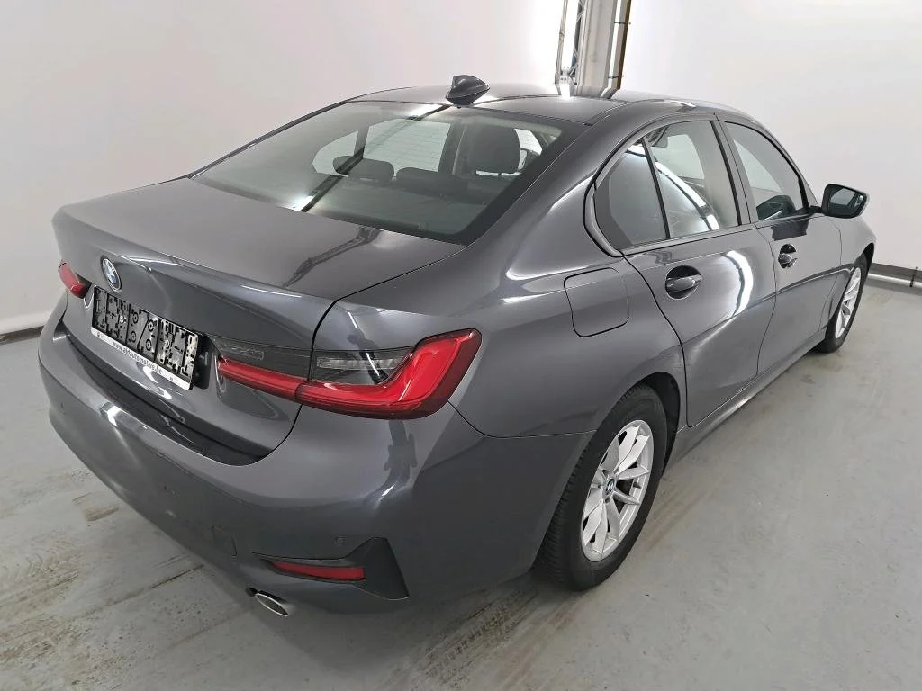 BMW 3 Series 318d Advantage - Дизельное топливо - Автоматическое - 136 hp - 76.615 km
