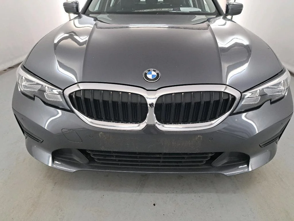 BMW 3 Series 318d Advantage - Дизельное топливо - Автоматическое - 136 hp - 76.615 km