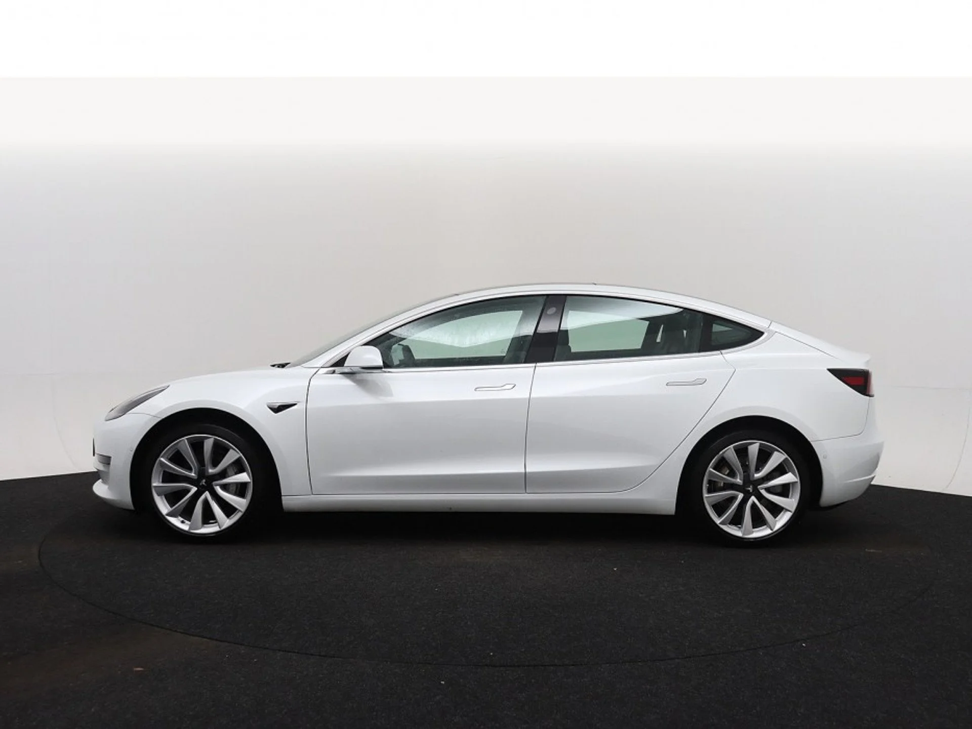 Tesla Model 3 60 kWh - Electric - Automatic - 238 hp - 120.704 km