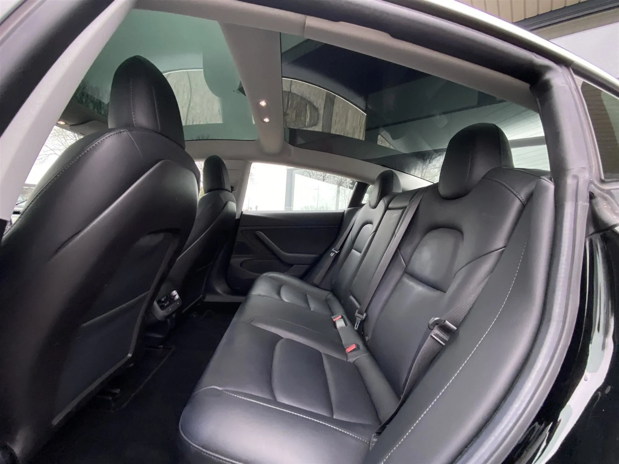 Tesla Model 3 60 kWh - Electric - Automatic - 238 hp - 139.927 km