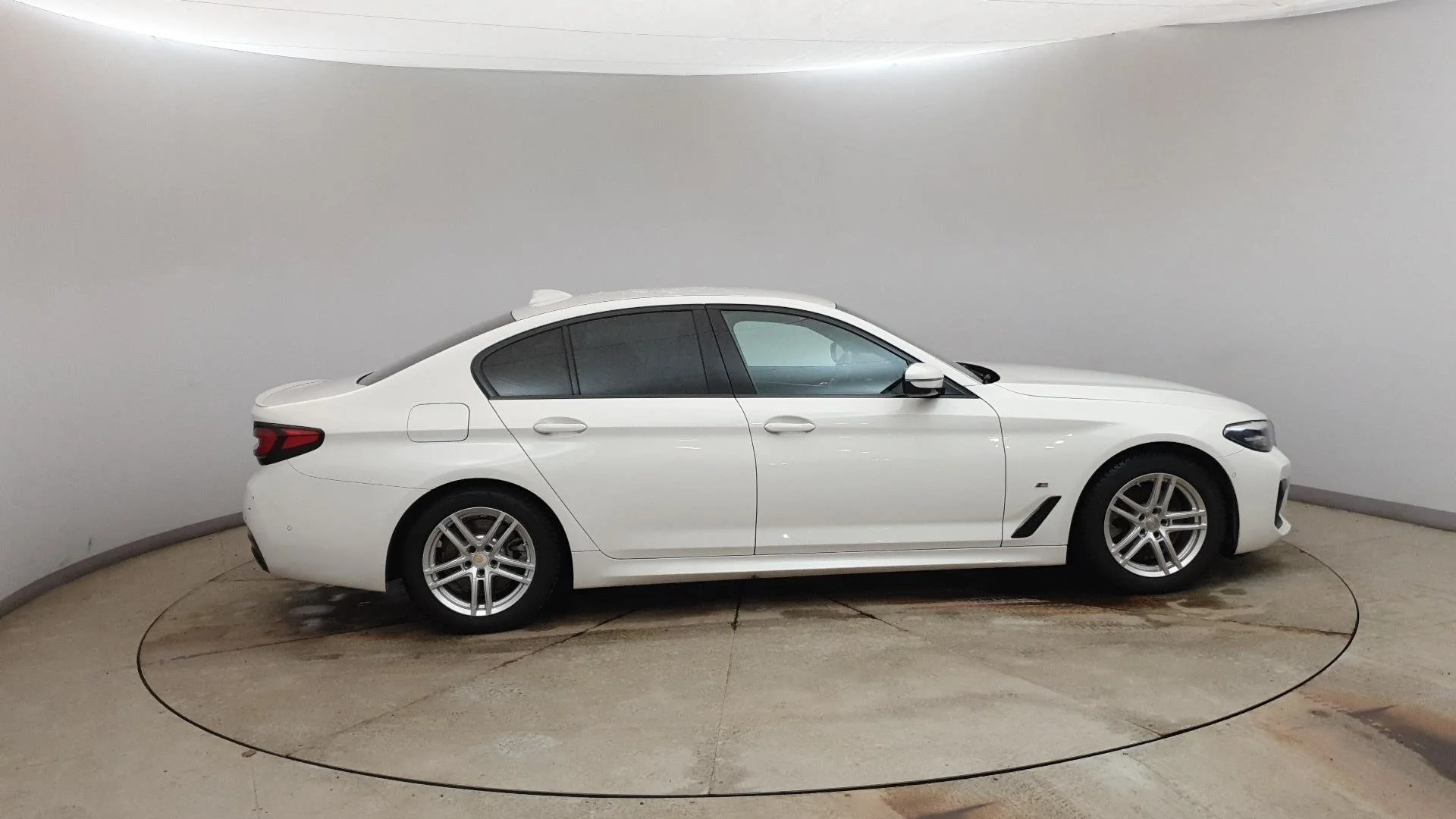 BMW 5 Series 520d - xDrive - Diesel - Automatic - 190 hp - 35.360 km