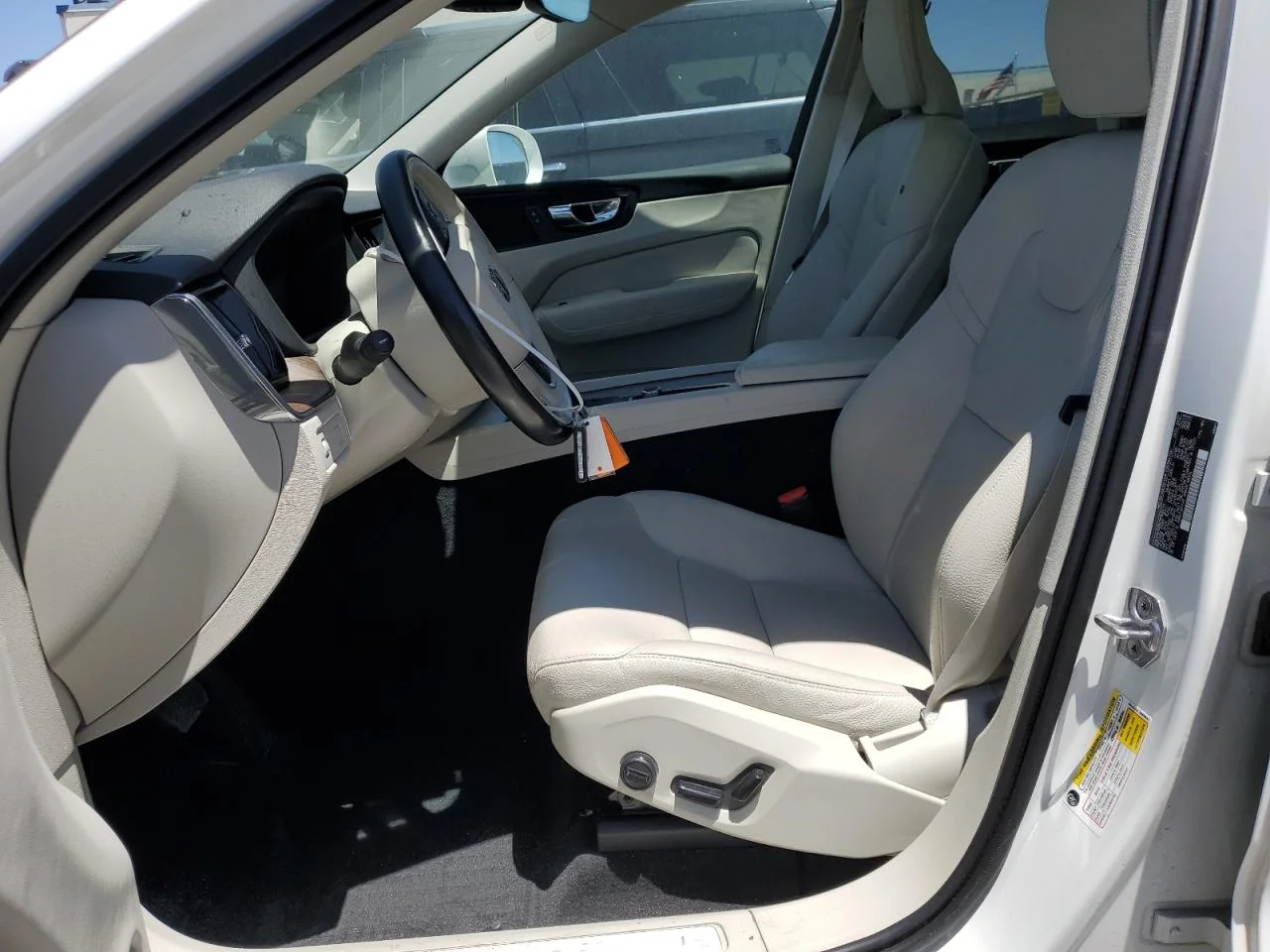 2021 VOLVO XC60 T5 MOMENTUM