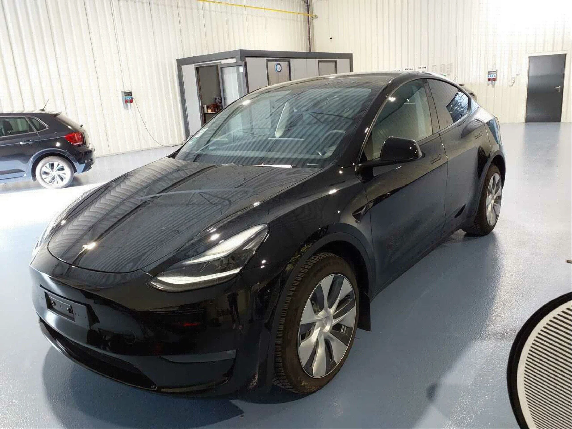 Tesla Model Y - AWD - Electric - Automatic - 514 hp - 5.374 km