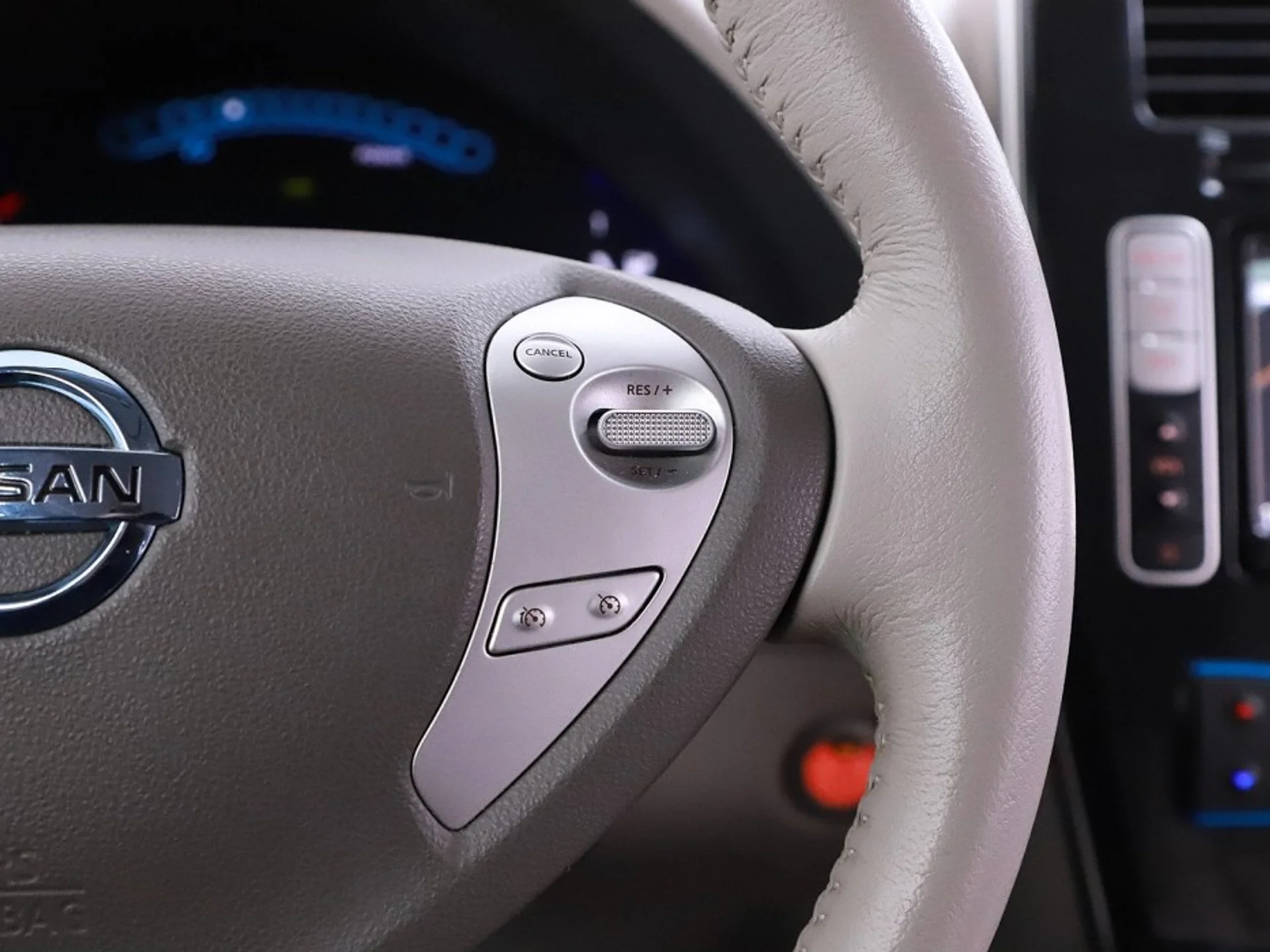 Nissan Leaf 24 kWh - Electric - Automatic - 109 hp - 100.106 km