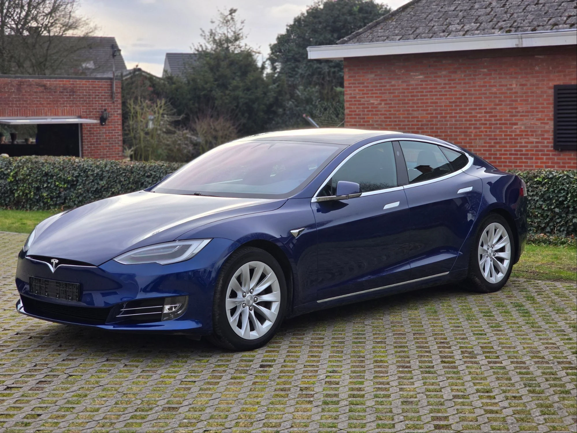 Tesla Model S 75D 75 kWh - Electric - Automatic - 107 hp - 103.376 km