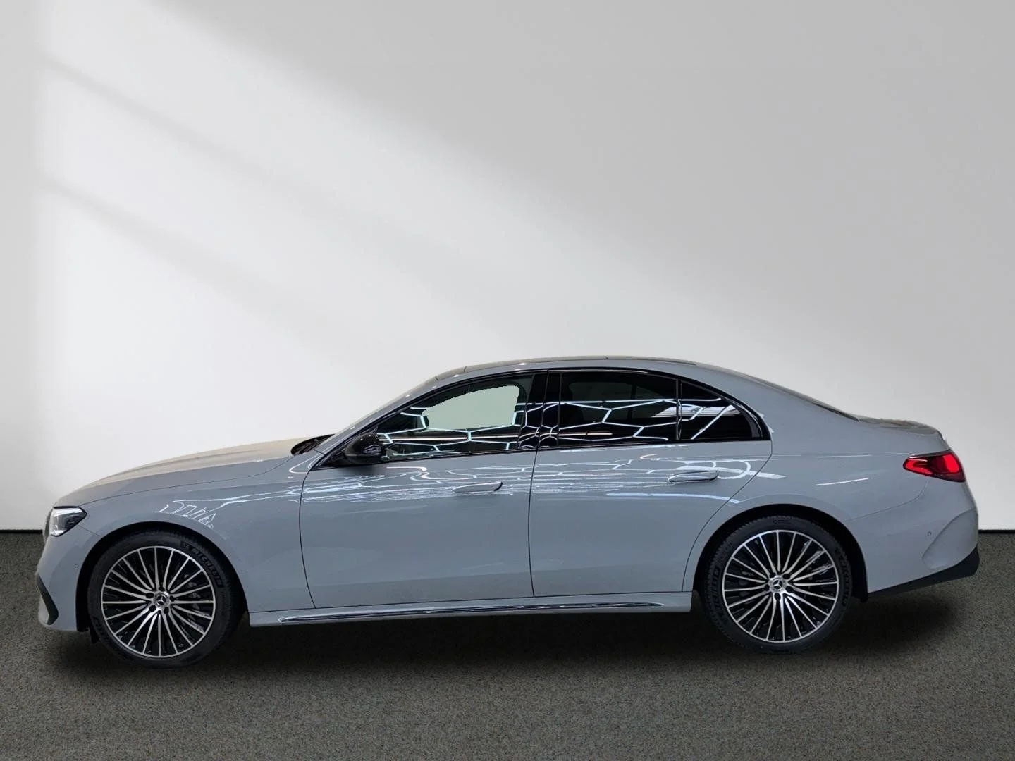 Mercedes-Benz E 200 AMG 2025