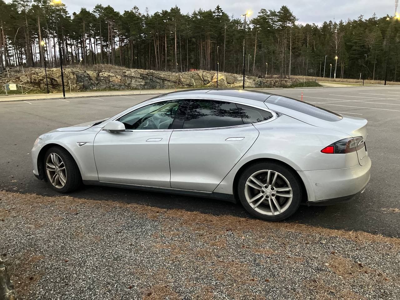 2014 Tesla Model S