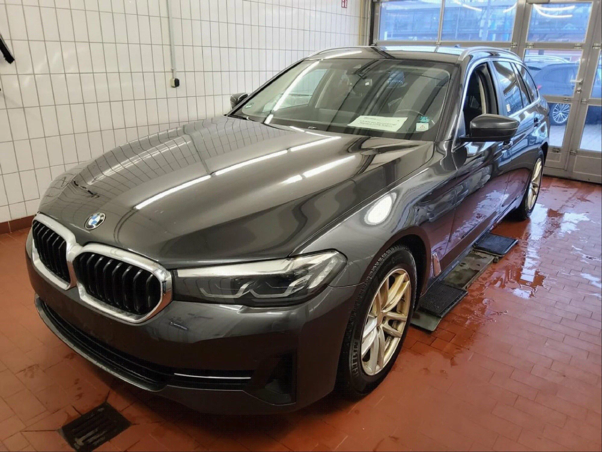 BMW 5 Series Touring 520d - Diesel - Automatic - 190 hp - 126.662 km