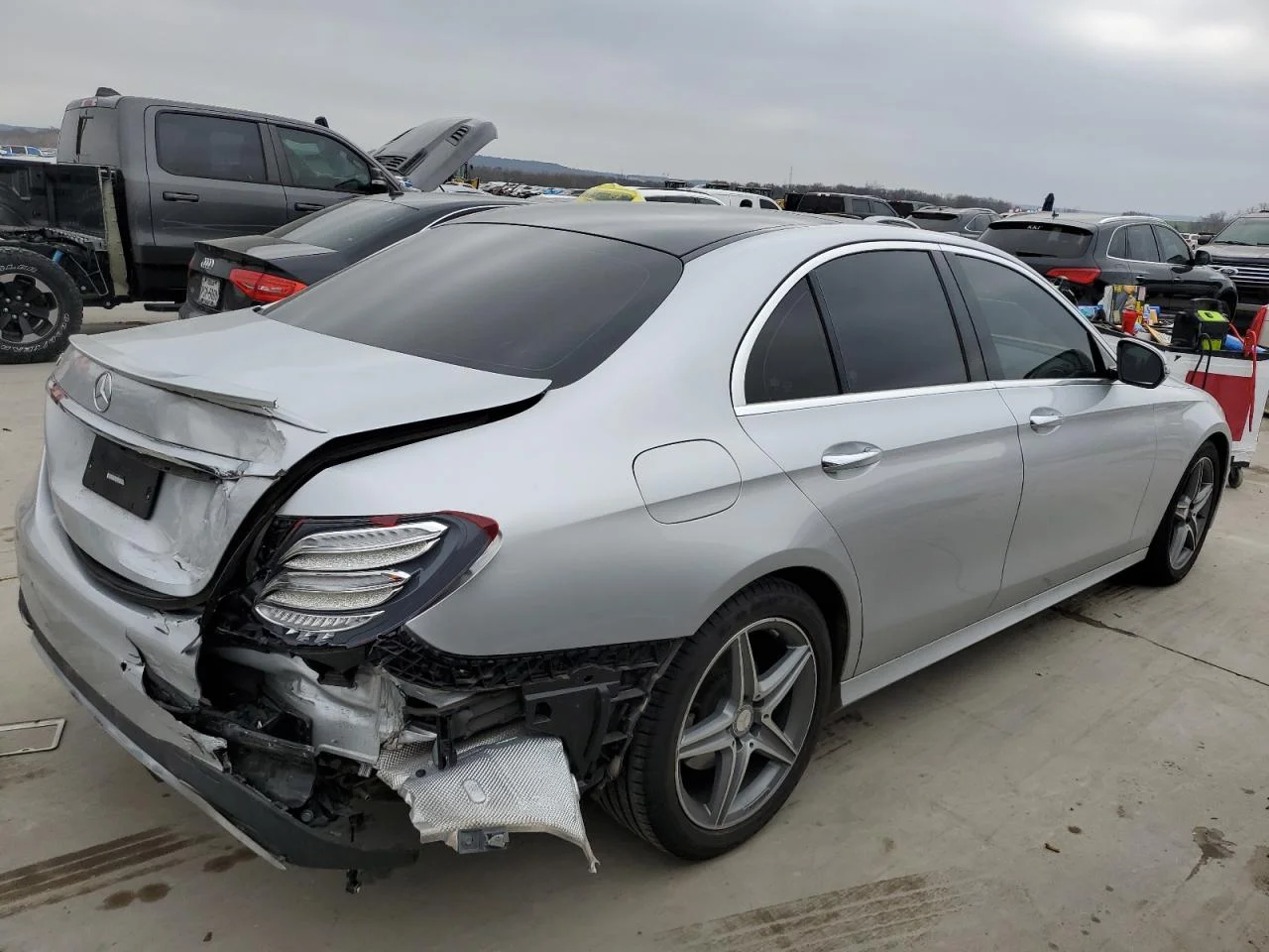MERCEDES-BENZ E 300 2017