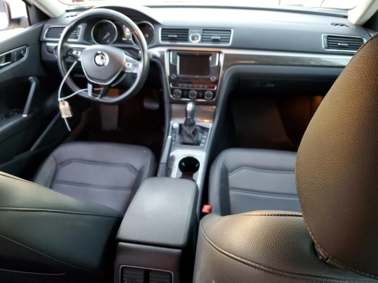 VOLKSWAGEN PASSAT SE 2017