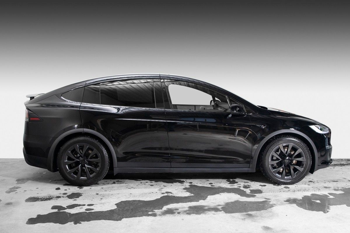 2022 Tesla Model X PLAID