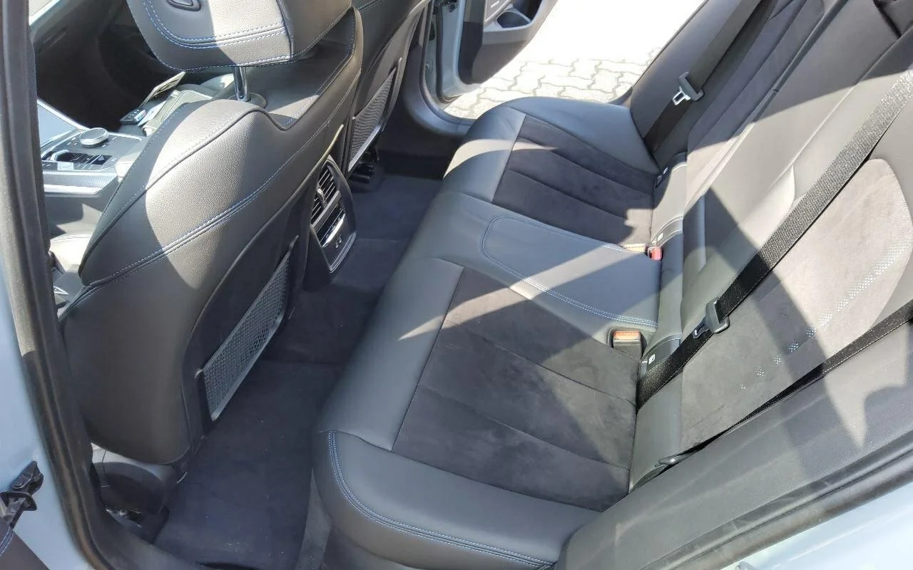 BMW 3 Series Touring 330d - Hybrid - Automatic - 286 hp - 35.878 km