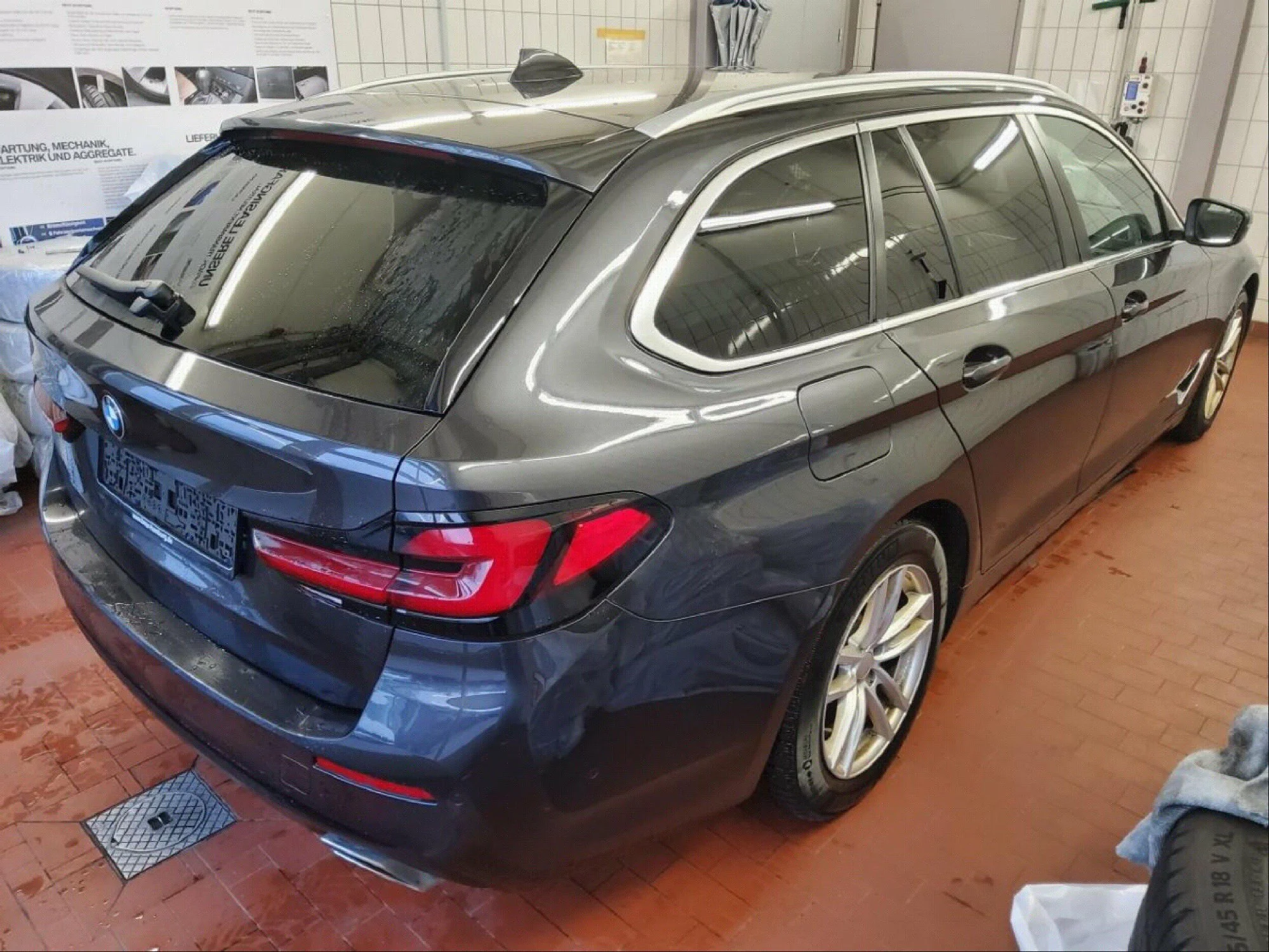 BMW 5 Series Touring 520d - Diesel - Automatic - 190 hp - 126.662 km