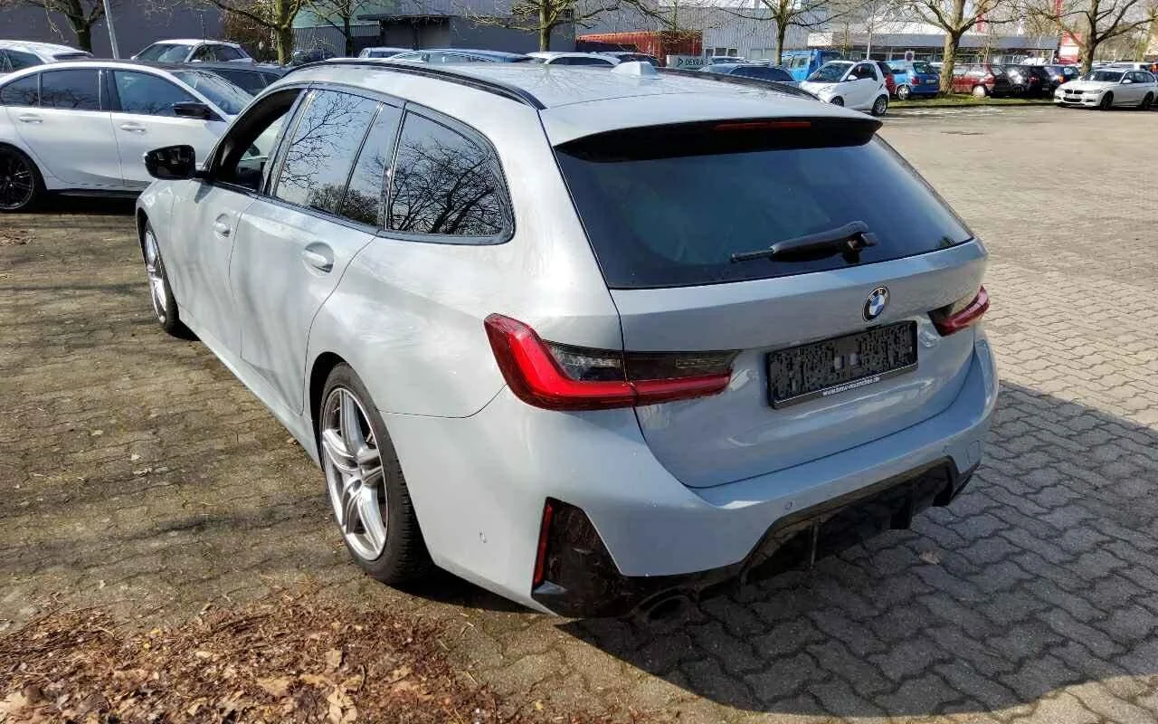 BMW 3 Series Touring 330d - Hybrid - Automatic - 286 hp - 35.878 km