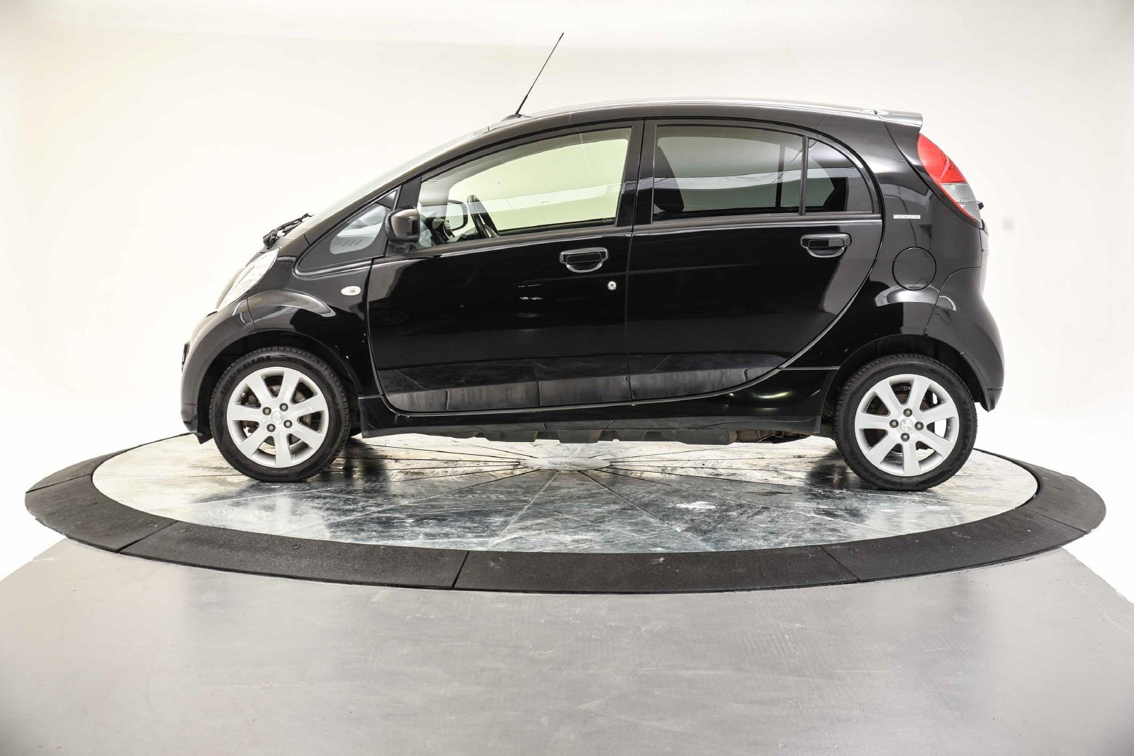 2015 Peugeot iOn