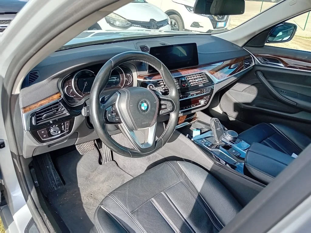 BMW 5 Series Touring 520d Luxury - Diesel - Automatic - 190 hp - 105.211 km