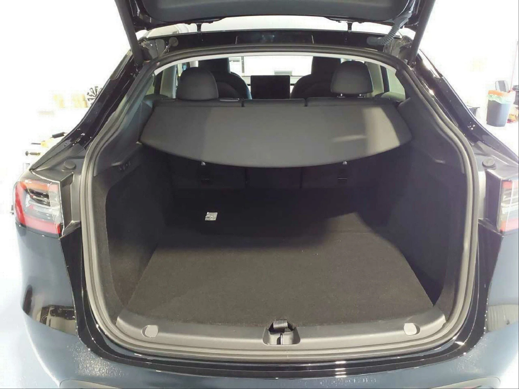Tesla Model Y - AWD - Electric - Automatic - 514 hp - 5.374 km