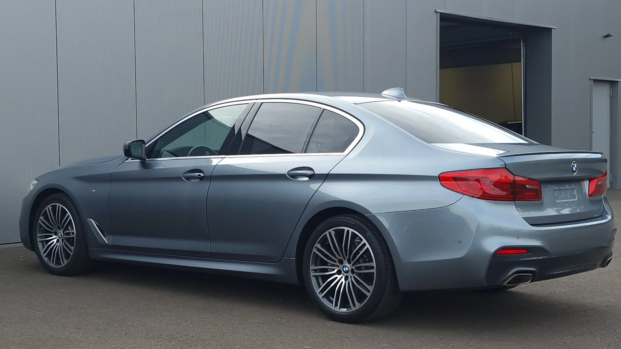 BMW 5 Series 518d M sport - Diesel - Automatic - 136 hp - 128.784 km