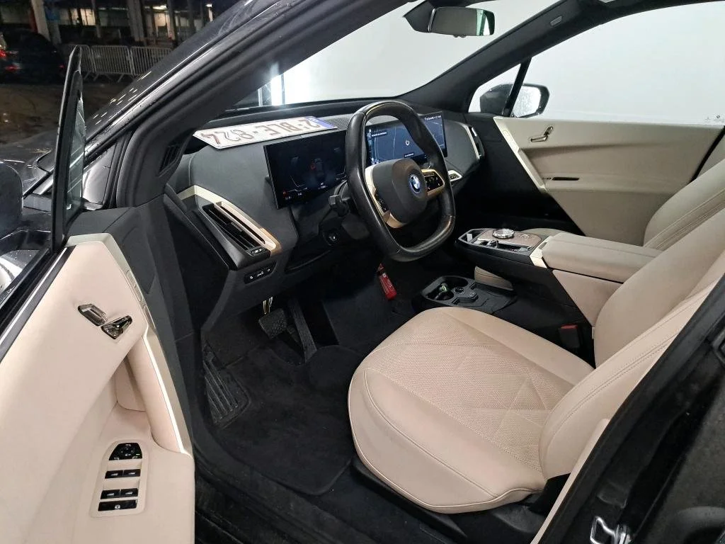 BMW iX - xDrive - Electric - Automatic - 326 hp - 118.966 km
