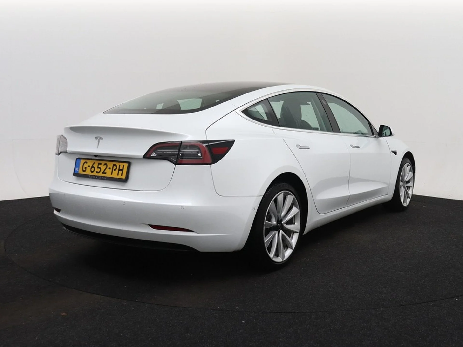 Tesla Model 3 60 kWh - Electric - Automatic - 238 hp - 120.704 km