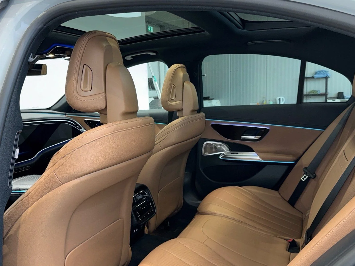 Mercedes-Benz E 200 AMG 2025