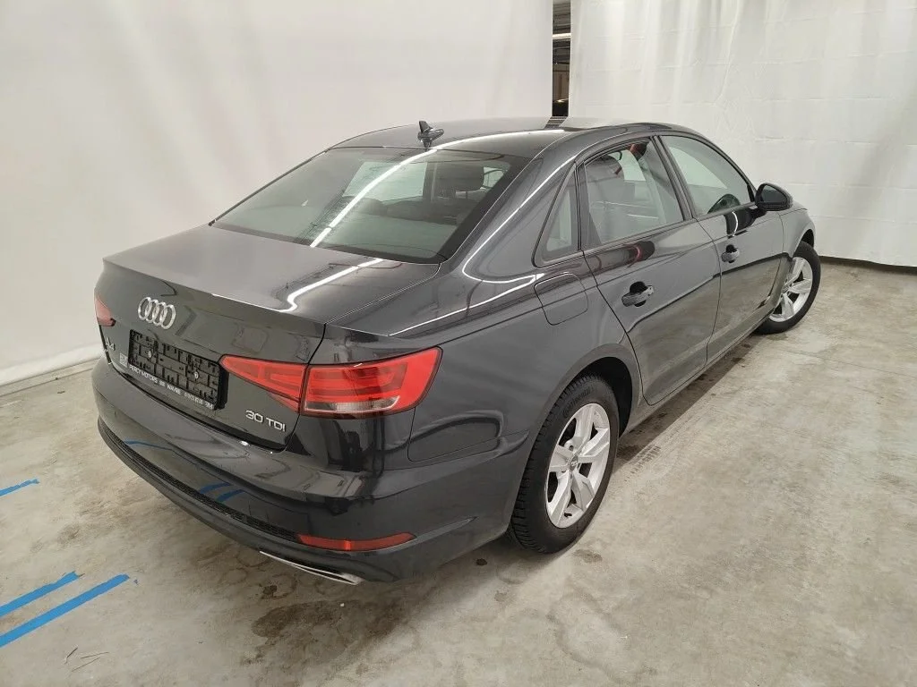 Audi A4 30 TDI Business - Diesel - Automatic - 122 hp - 52.346 km