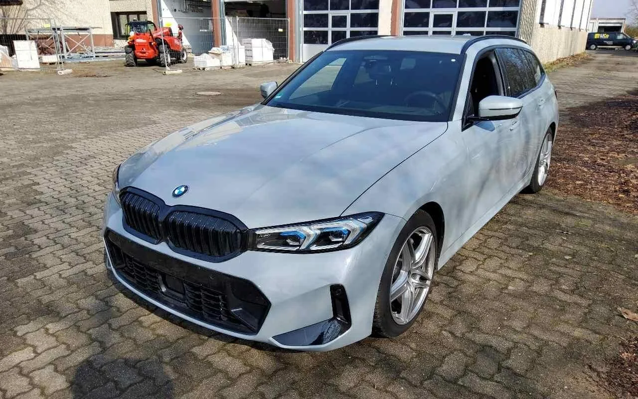 BMW 3 Series Touring 330d - Hybrid - Automatic - 286 hp - 35.878 km