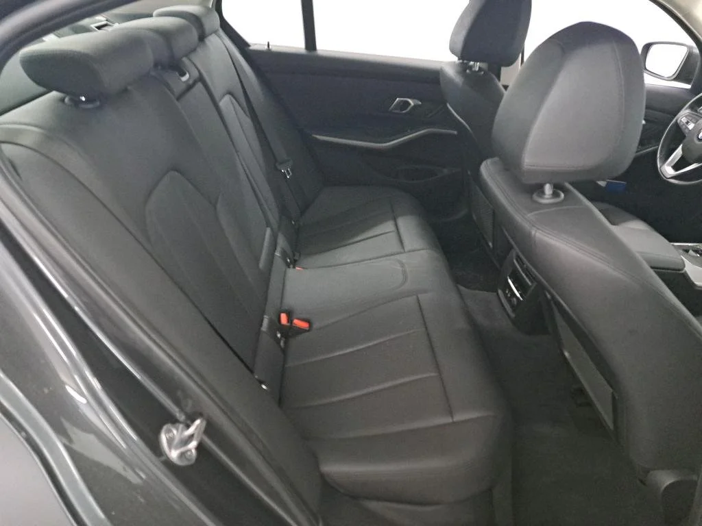 BMW 3 Series 318d Advantage - Дизельное топливо - Автоматическое - 136 hp - 76.615 km