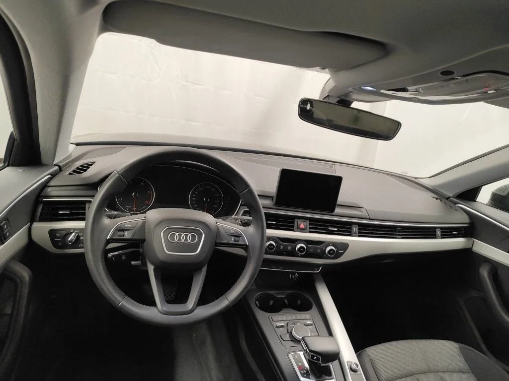 Audi A4 30 TDI Business - Diesel - Automatic - 122 hp - 52.346 km
