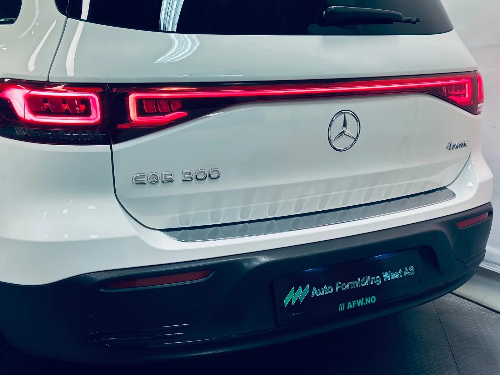 Mercedes-Benz EQB 2023
