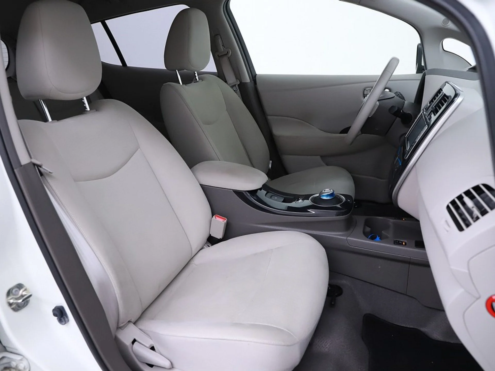 Nissan Leaf 24 kWh - Electric - Automatic - 109 hp - 100.106 km