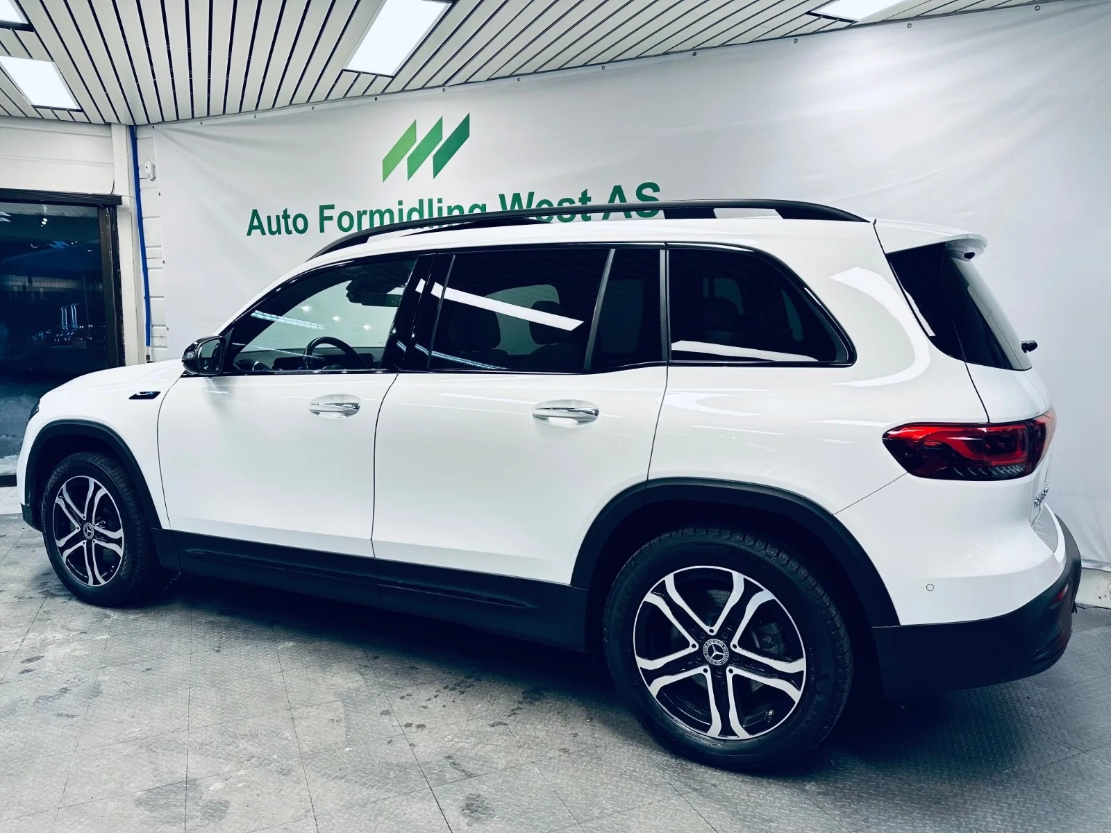 Mercedes-Benz EQB 2023