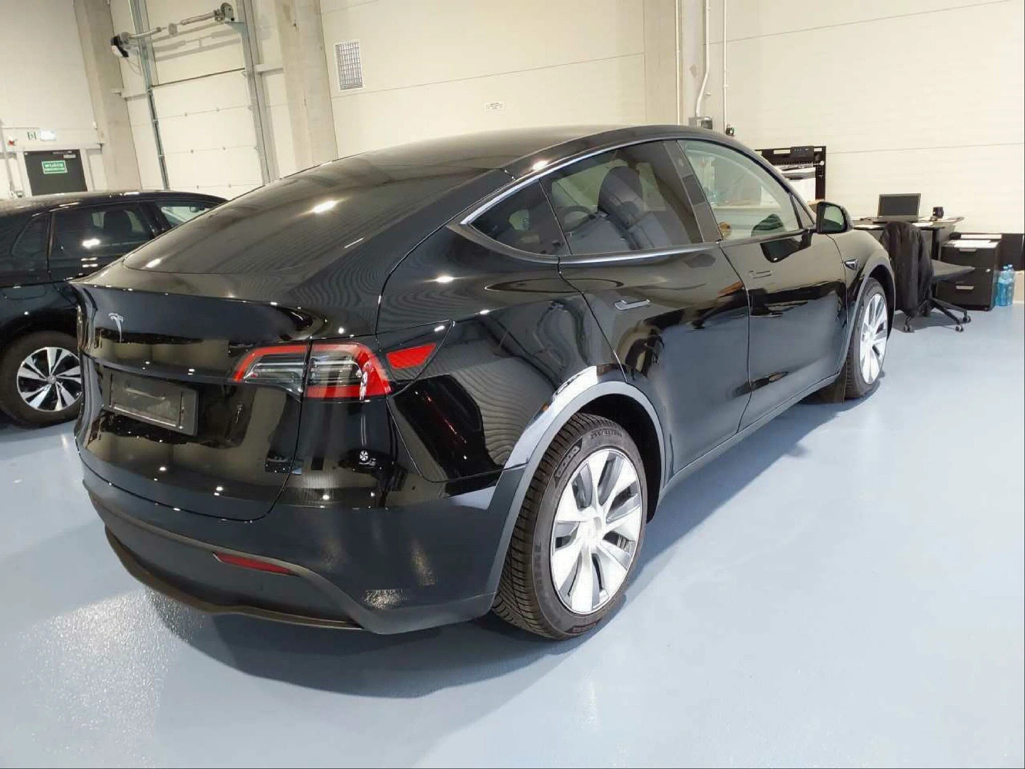 Tesla Model Y - AWD - Electric - Automatic - 514 hp - 5.374 km