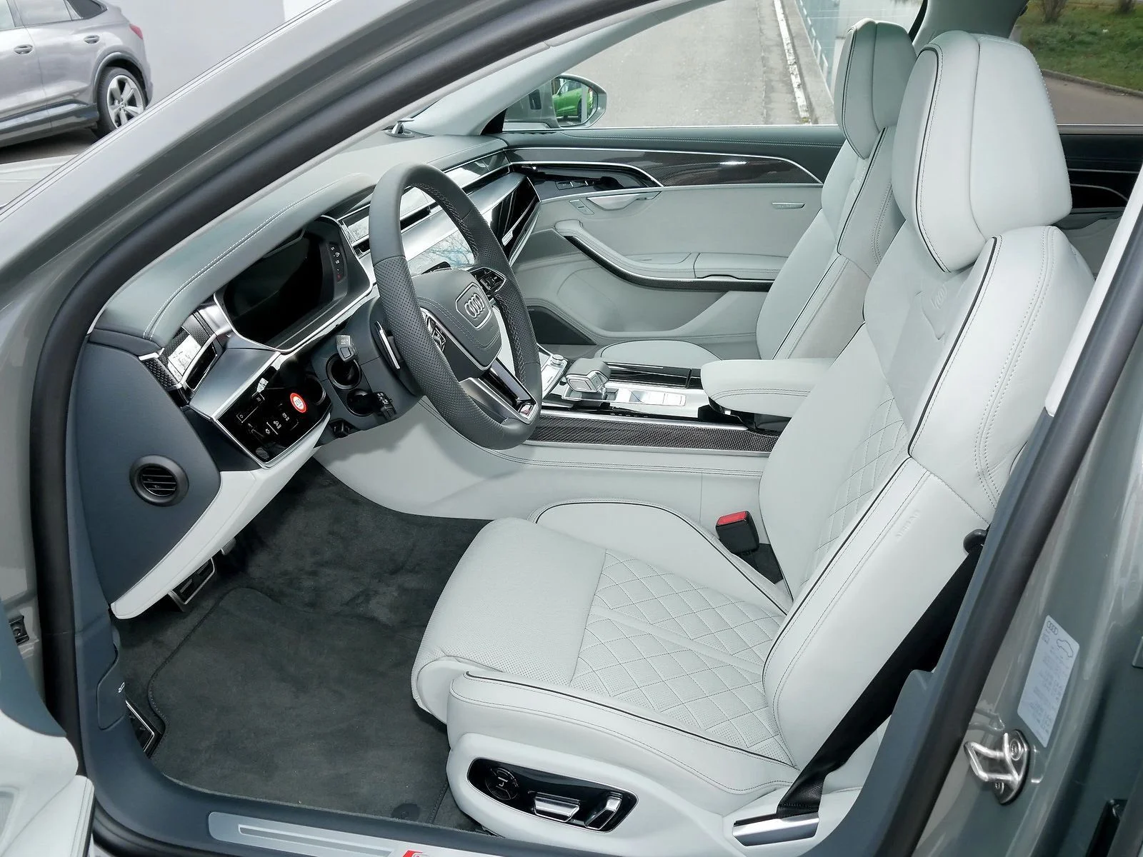 Audi A8 60 TFSIe quattro S line 2024