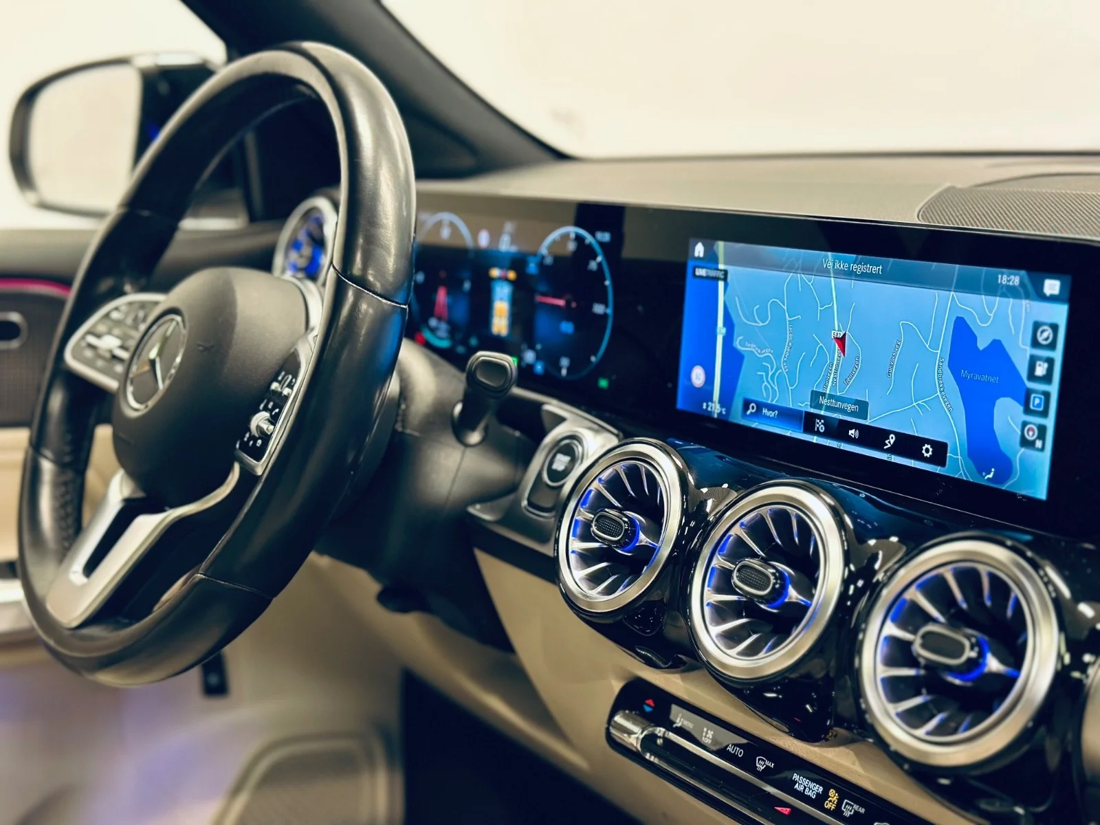 Mercedes-Benz EQB 2023