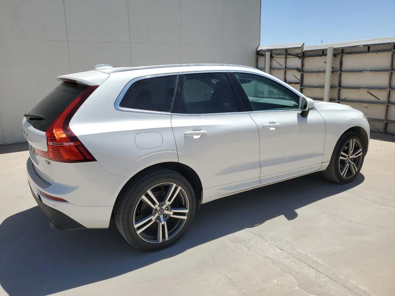 2021 VOLVO XC60 T5 MOMENTUM