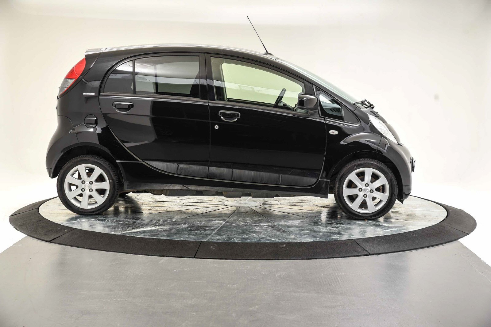 2015 Peugeot iOn