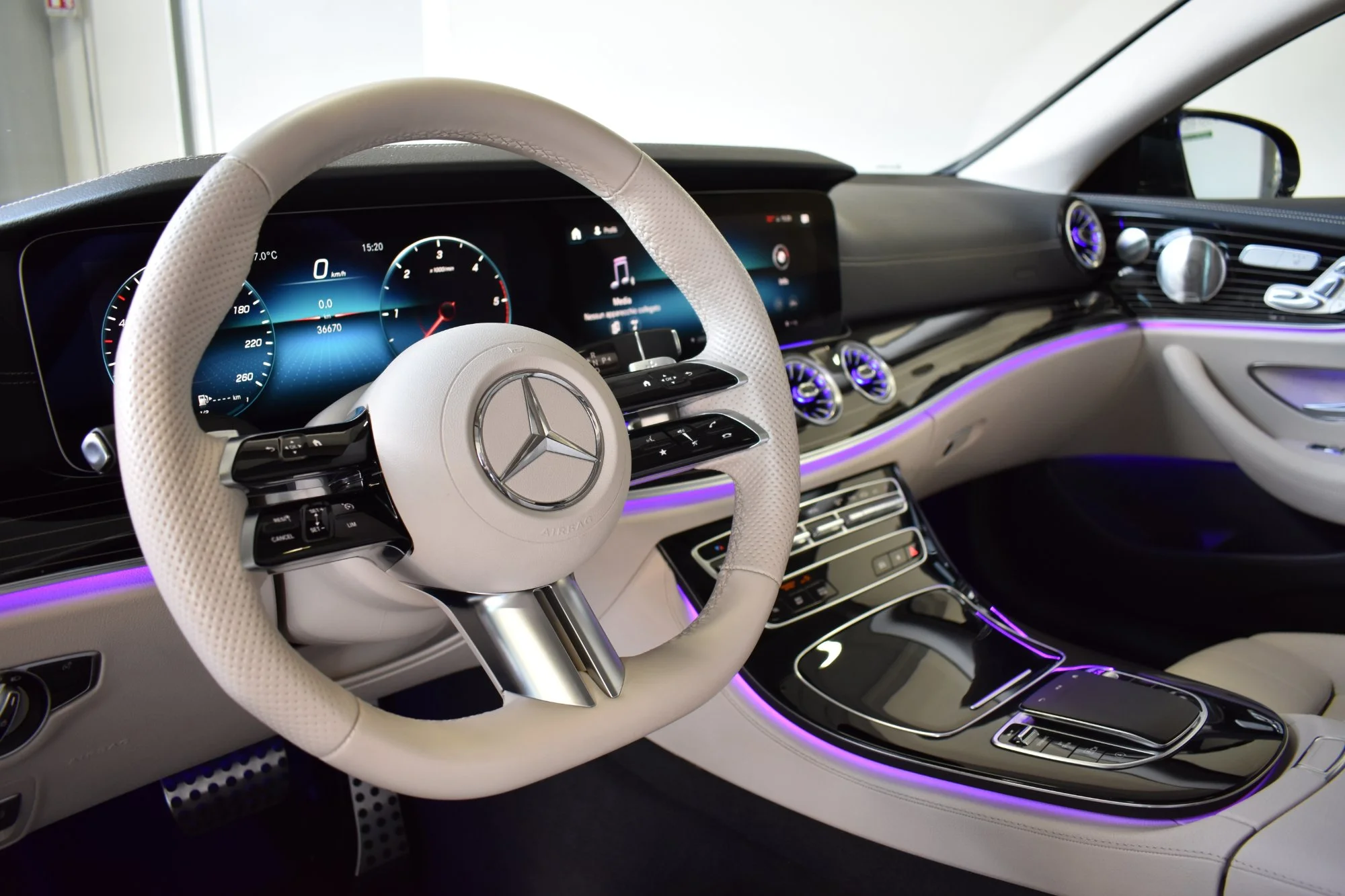 Mercedes-Benz E 220d Premium - 4-Matic - Дизельное топливо - Автоматическое - 194 hp - 36.670 km